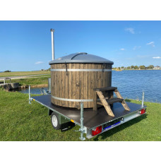 Hot tub with glass-fiber fill inside, spruce deck cladding and external fuse!